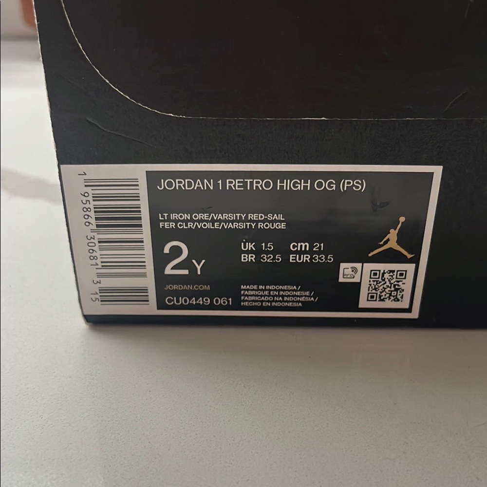 Nike Red and White Sneakers Classic Style - Picture 2 of 7